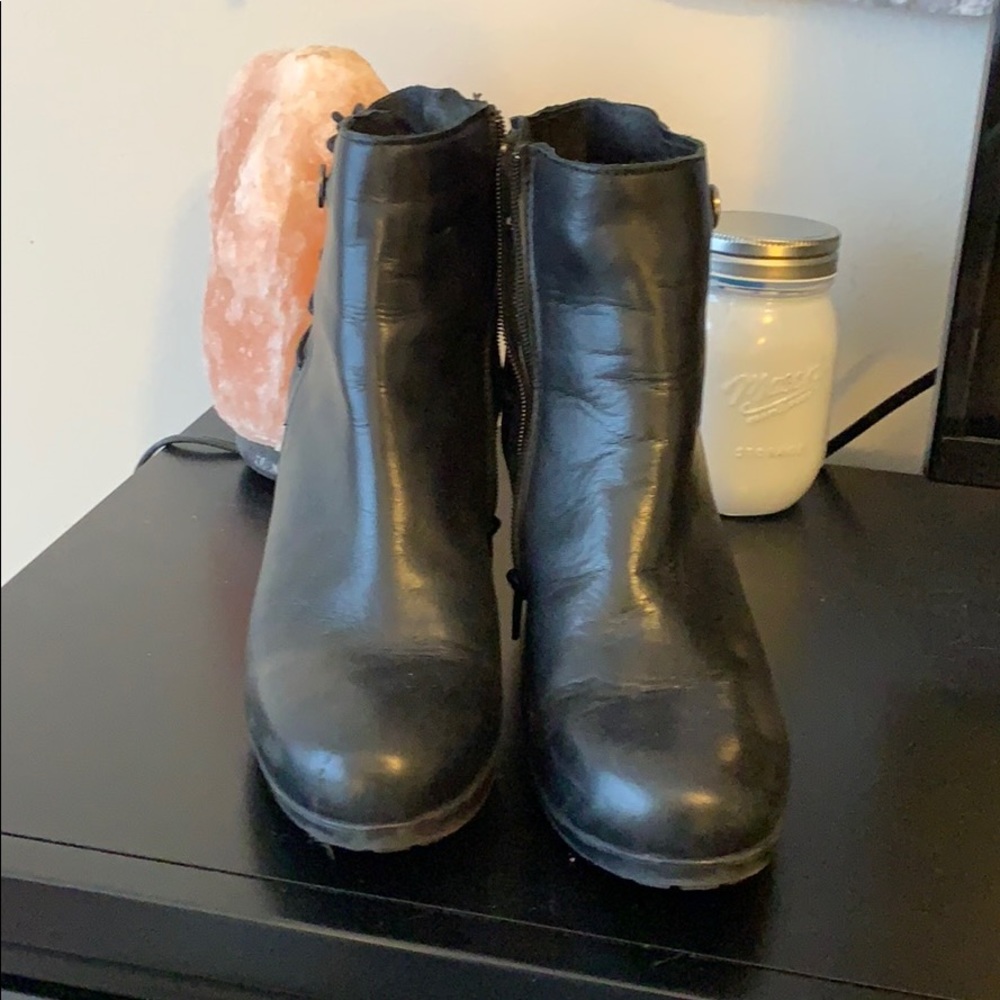 boots - Picture 3 of 6